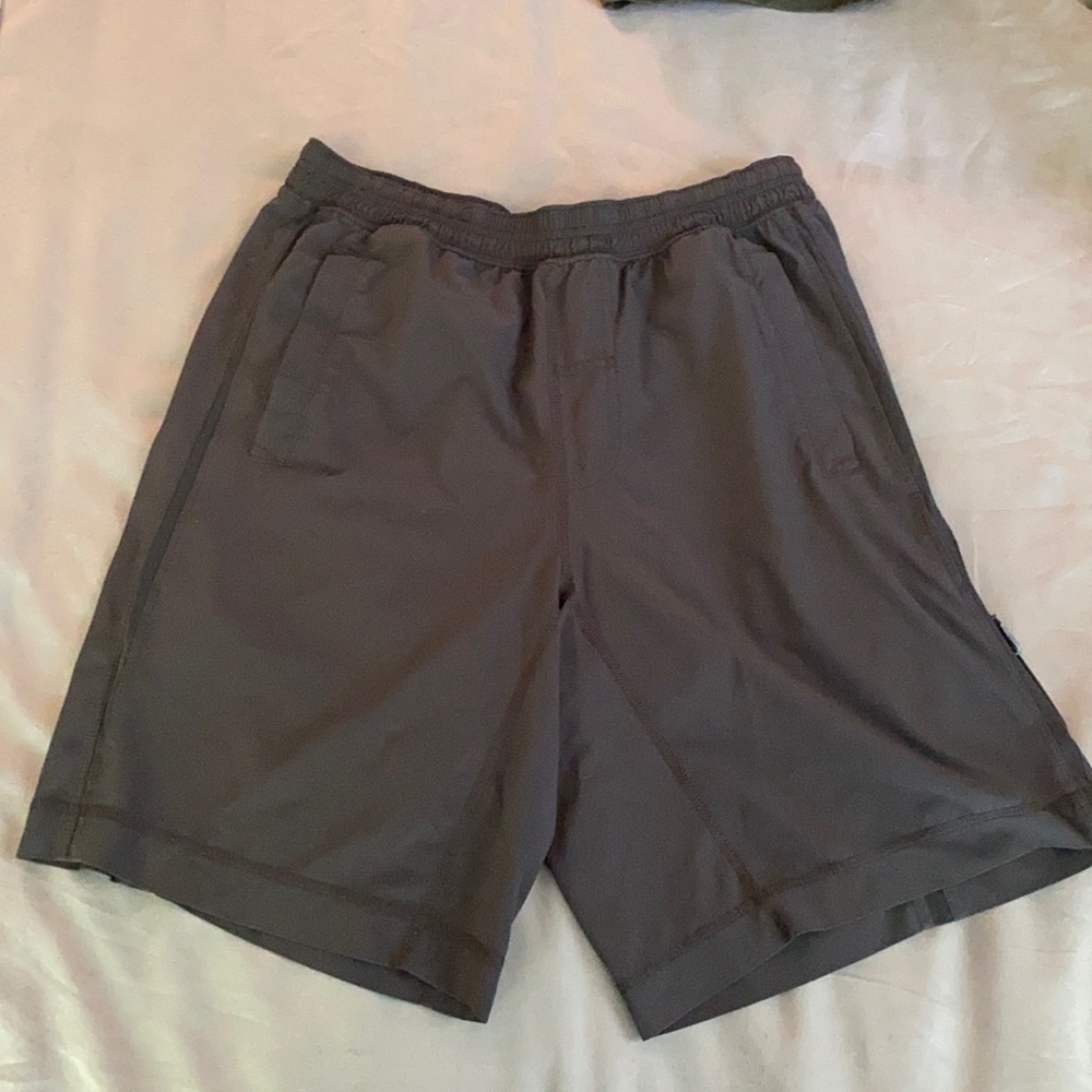 Lululemon Shorts w/ liner and pockets